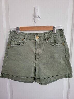 Universal Thread Green Shorts Size 8/29